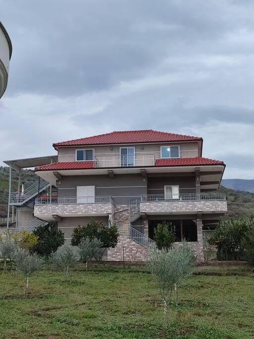 Guest House Ilir Berat Eksteriør bilde